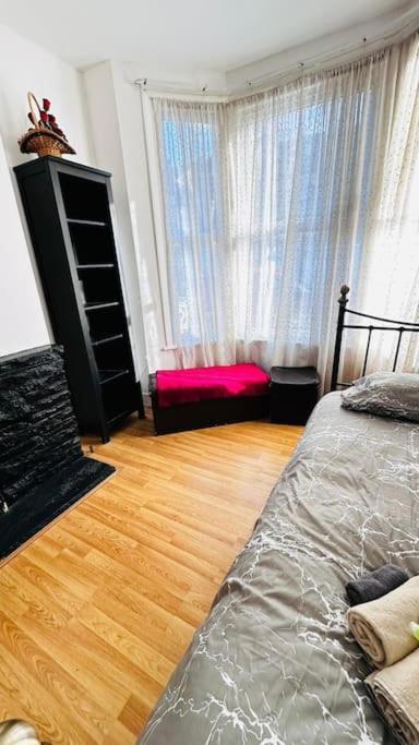 3 Bed House East London Home Esterno foto