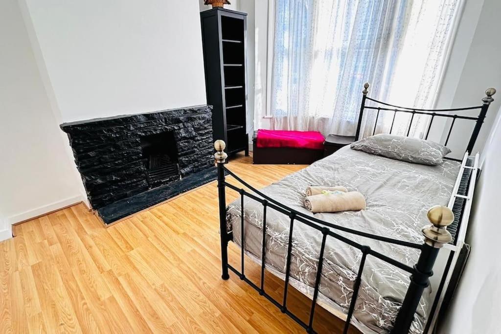 3 Bed House East London Home Esterno foto